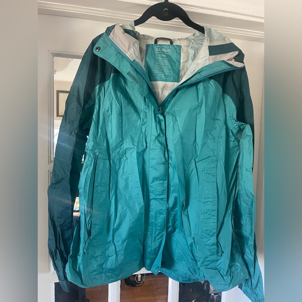 LL Bean Mountain Classic Water-Resistant Hooded Jacket (Large)